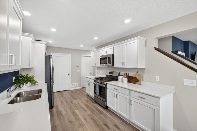 8824 Riverstone Avenue NE, Monticello, MN 55362