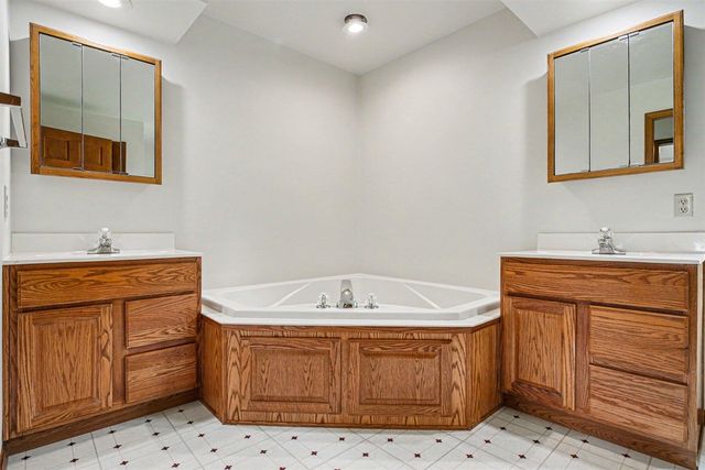 28810 Coulter Street, Edwardsburg, MI 49112