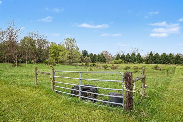 28810 Coulter Street, Edwardsburg, MI 49112