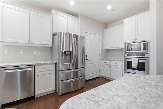 1281 Marseille Ln, Roseville, CA 95747