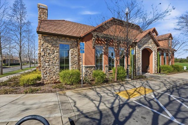 1281 Marseille Ln, Roseville, CA 95747