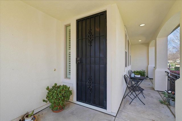 1281 Marseille Ln, Roseville, CA 95747