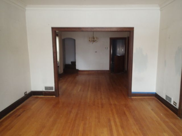 4927 W waveland Avenue, Chicago, IL 60641