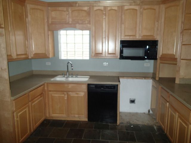 4927 W waveland Avenue, Chicago, IL 60641