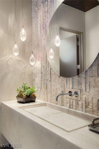 66 Golf Estates Drive, Las Vegas, NV 89141