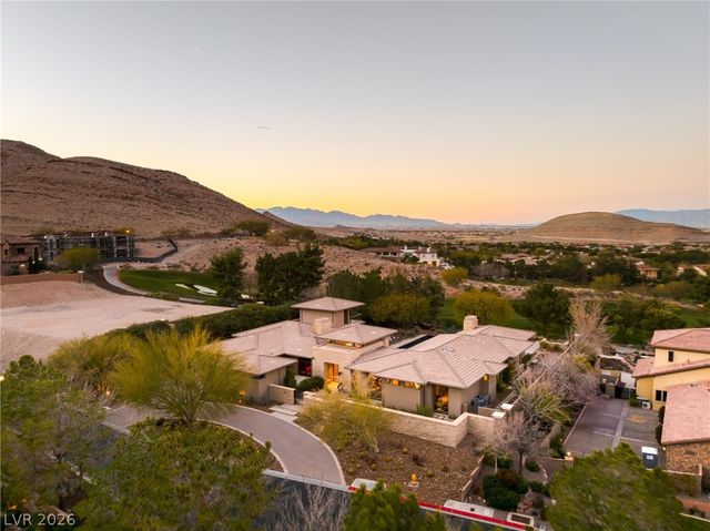 66 Golf Estates Drive, Las Vegas, NV 89141