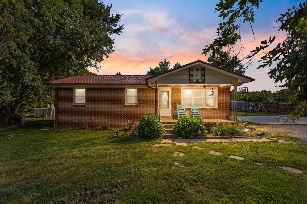 185 Petty Gap Rd, Woodbury, TN 37190