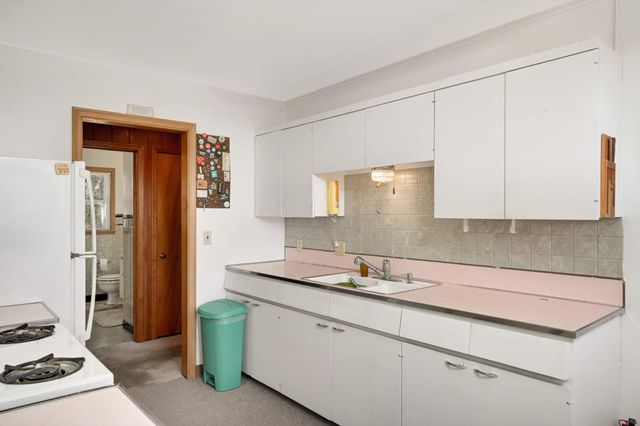 576 Lexington Parkway S, Saint Paul, MN 55116