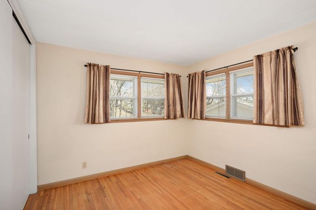 576 Lexington Parkway S, Saint Paul, MN 55116