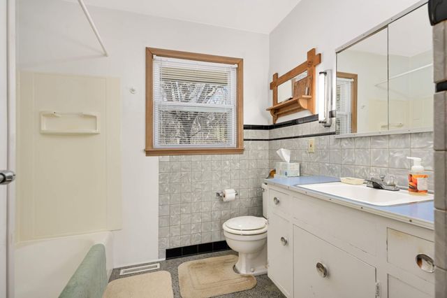 576 Lexington Parkway S, Saint Paul, MN 55116