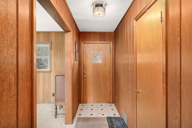 576 Lexington Parkway S, Saint Paul, MN 55116