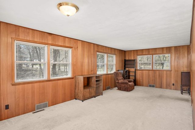 576 Lexington Parkway S, Saint Paul, MN 55116