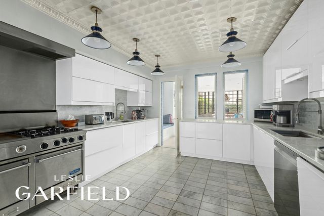 159 E 71ST Street, New York City, NY 10021