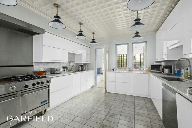 159 E 71ST Street, New York City, NY 10021