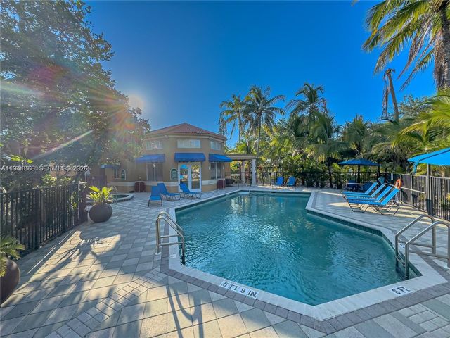 761 N Pine Island Rd 203, Plantation, FL 33324