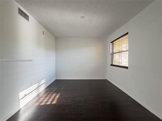 761 N Pine Island Rd 203, Plantation, FL 33324