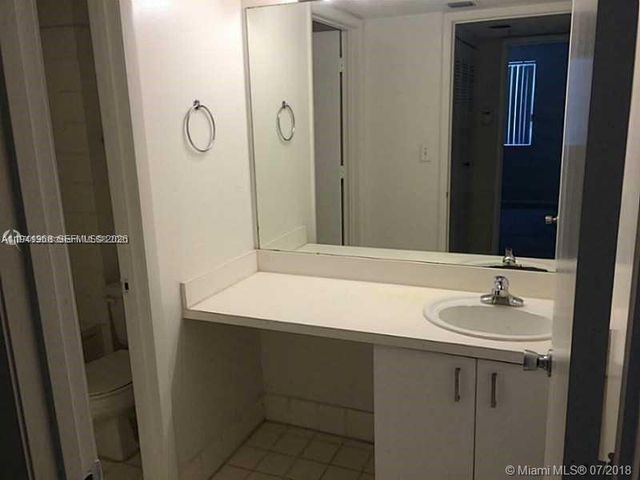 761 N Pine Island Rd 203, Plantation, FL 33324