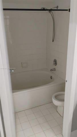 761 N Pine Island Rd 203, Plantation, FL 33324