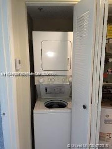 761 N Pine Island Rd 203, Plantation, FL 33324