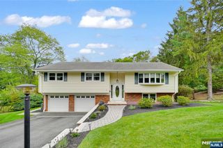 6 Queen Court, Park Ridge, NJ 07656