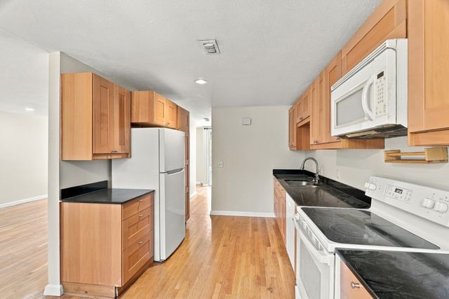 214 Meadows Edge 214, Acton, MA 01718