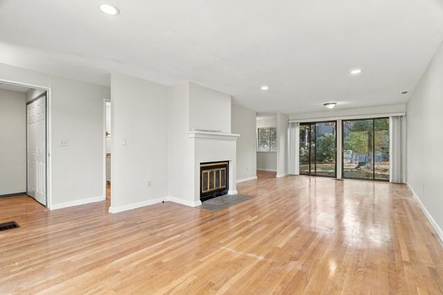 214 Meadows Edge 214, Acton, MA 01718