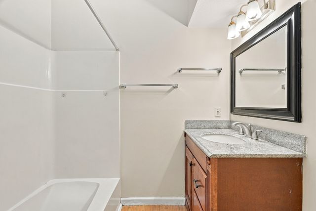 214 Meadows Edge 214, Acton, MA 01718