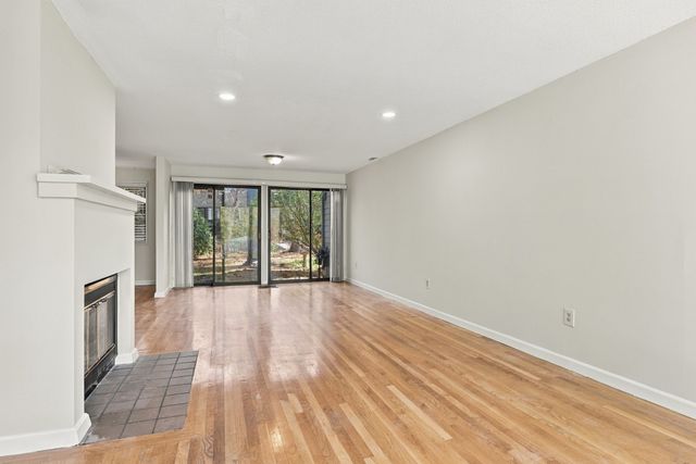 214 Meadows Edge 214, Acton, MA 01718
