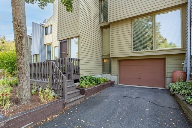214 Meadows Edge 214, Acton, MA 01718