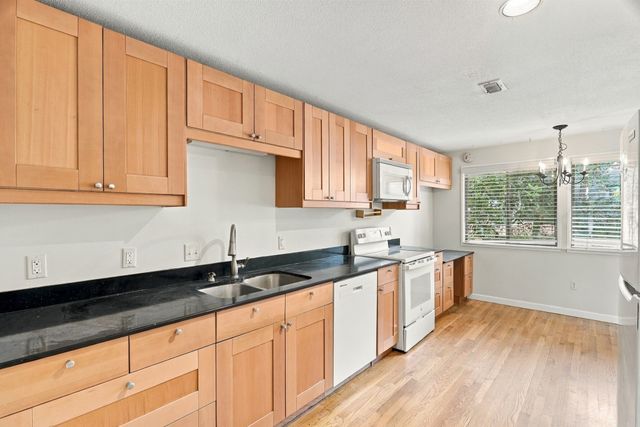 214 Meadows Edge 214, Acton, MA 01718