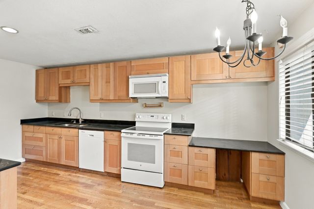 214 Meadows Edge 214, Acton, MA 01718