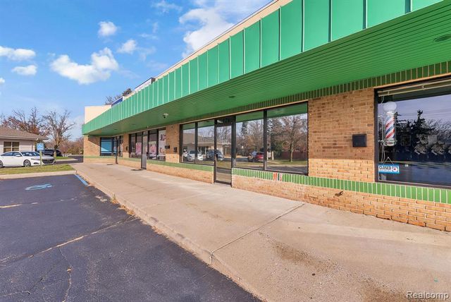 31822 Grand River Avenue, Farmington, MI 48336