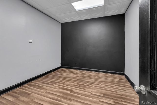 31822 Grand River Avenue, Farmington, MI 48336