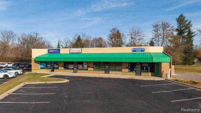 31822 Grand River Avenue, Farmington, MI 48336