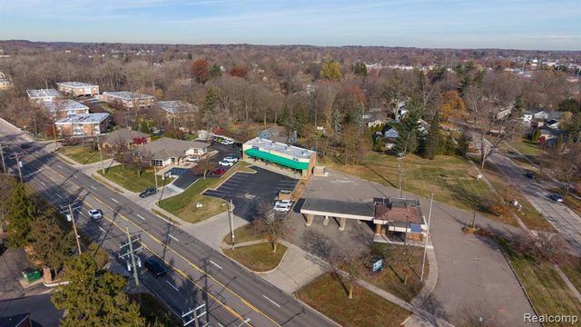 31822 Grand River Avenue, Farmington, MI 48336