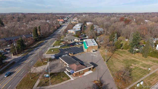 31822 Grand River Avenue, Farmington, MI 48336