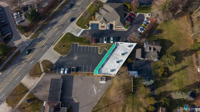 31822 Grand River Avenue, Farmington, MI 48336