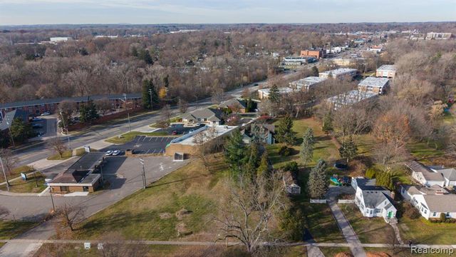 31822 Grand River Avenue, Farmington, MI 48336