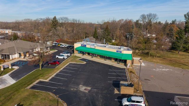 31822 Grand River Avenue, Farmington, MI 48336