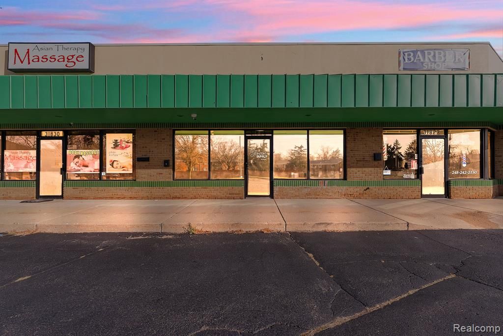 31822 Grand River Avenue, Farmington, MI 48336