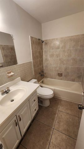3970 NW 30th Ter 2, Lauderdale Lakes, FL 33309