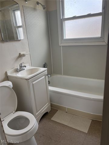 521 Kenwood Drive B-5, Euclid, OH 44123