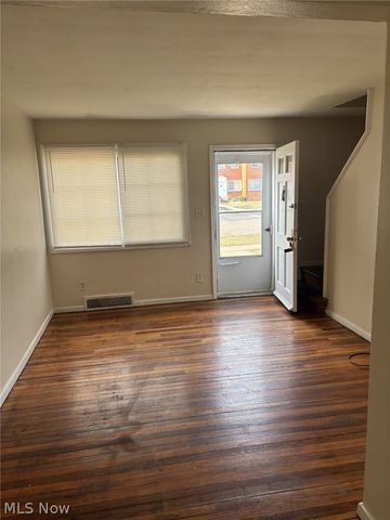 521 Kenwood Drive B-5, Euclid, OH 44123