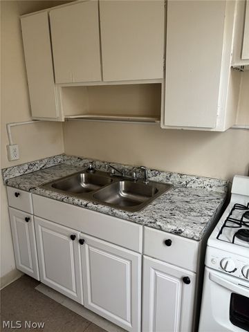 521 Kenwood Drive B-5, Euclid, OH 44123