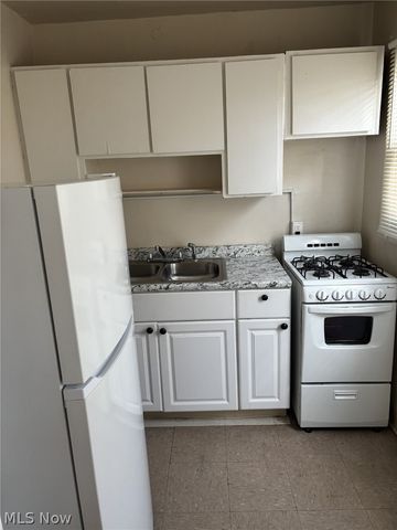 521 Kenwood Drive B-5, Euclid, OH 44123