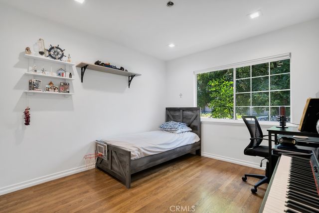 6954 Woodlake Avenue, West Hills, CA 91307