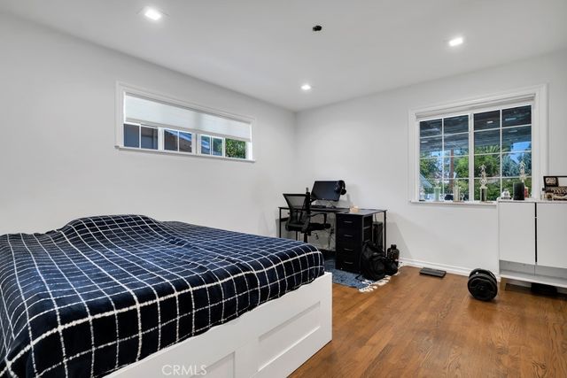 6954 Woodlake Avenue, West Hills, CA 91307