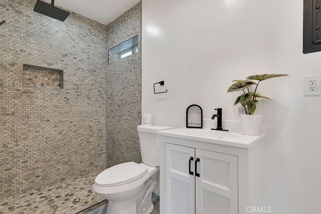6954 Woodlake Avenue, West Hills, CA 91307
