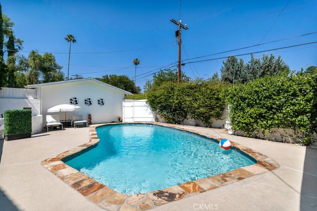6954 Woodlake Avenue, West Hills, CA 91307
