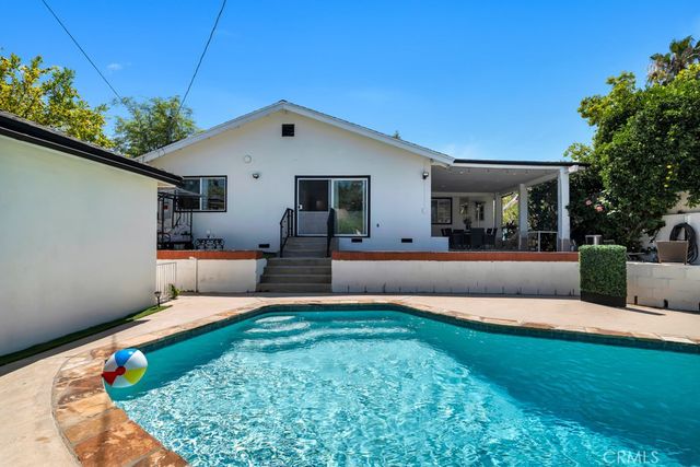 6954 Woodlake Avenue, West Hills, CA 91307